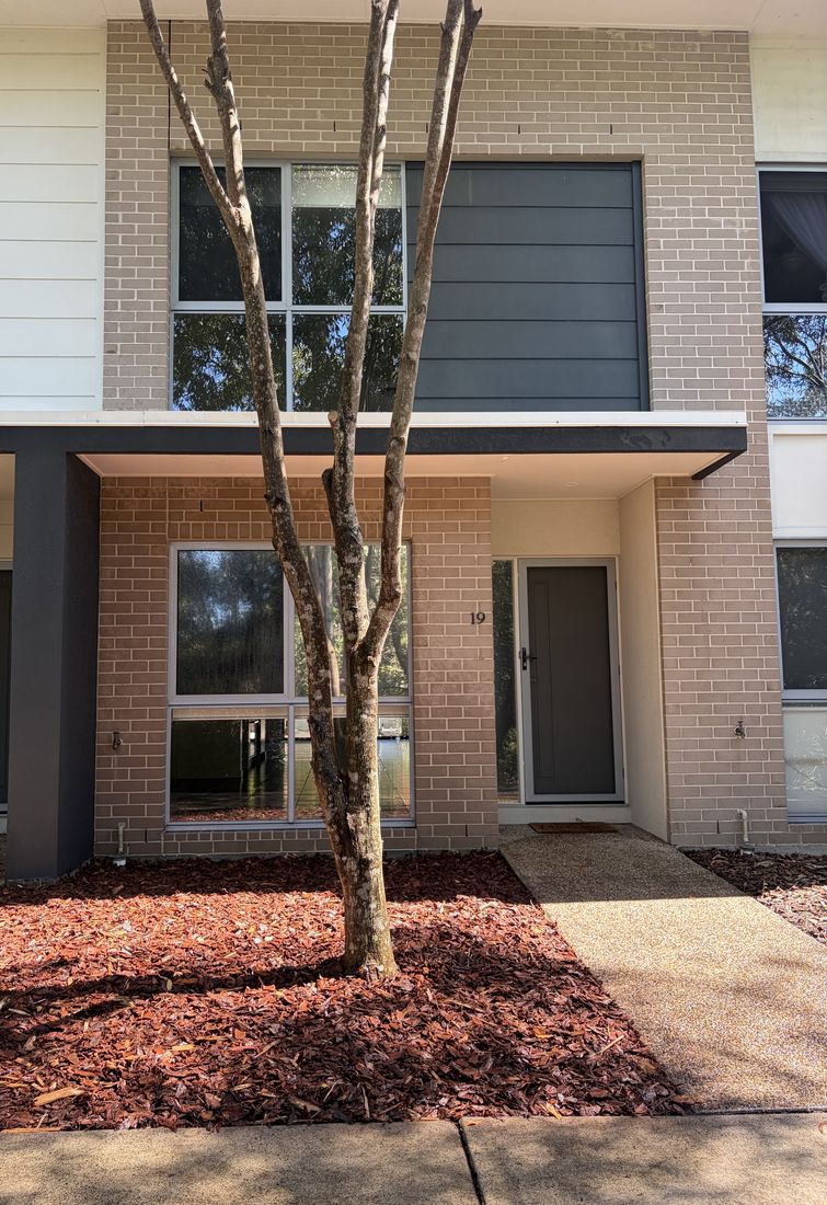 Front of house with mulched bed around feature tree, Meridan Plains